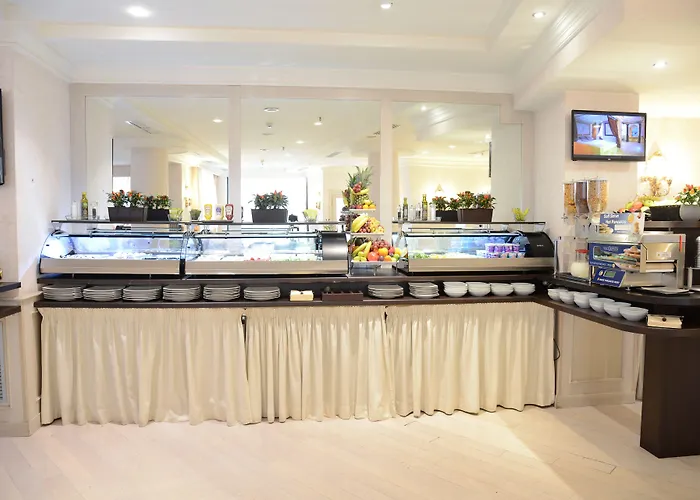 מלון Trilussa Palace Congress & 4*