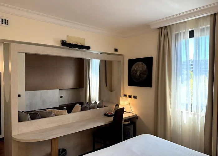 מלון Trilussa Palace Congress & 4*